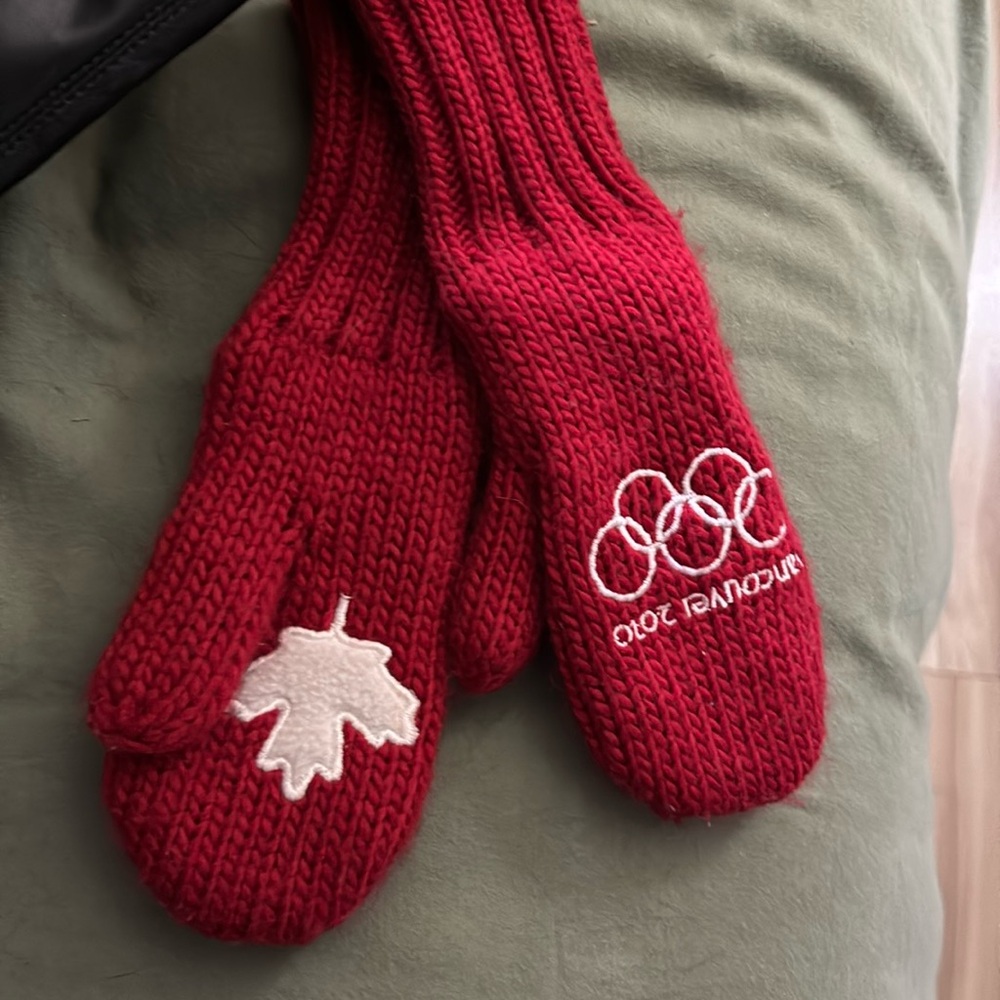 2010 Olympics Mitts